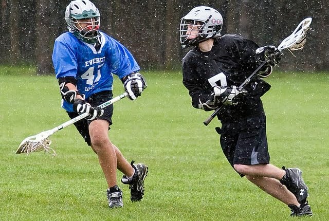 youth lacrosse run with eyes up